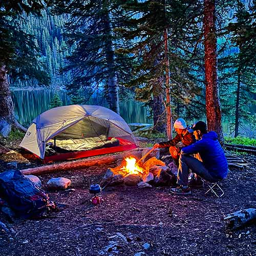 How to Build the Perfect Winter Campfire